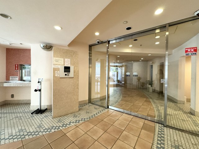 ビラハイツ北の丸のエントランス