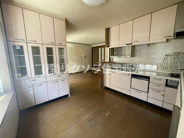 小路町　中古一戸建てのダイニング|LDK15.0帖　床暖房付き
■物件内覧・資金計画相談・住宅ローン相談、リフォーム相談、お問合せ受付中■
※当日・翌日のご内覧、ご相談はお電話でのお問合せがスムーズです！