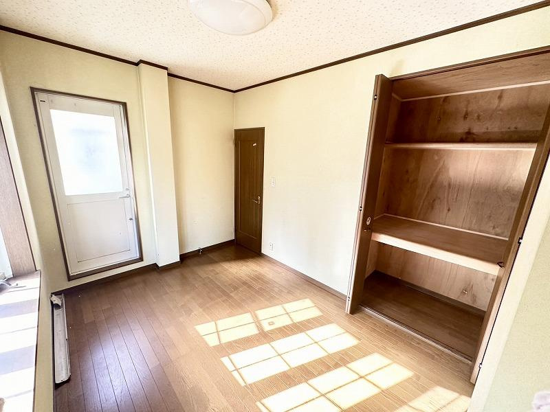 小路町　中古一戸建ての子供部屋|洋室6帖
■物件内覧・資金計画相談・住宅ローン相談、リフォーム相談、お問合せ受付中■
※当日・翌日のご内覧、ご相談はお電話でのお問合せがスムーズです！