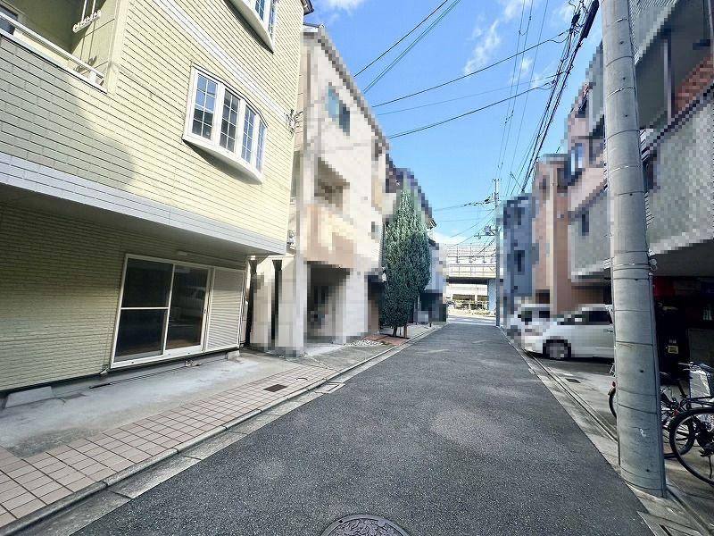 小路町　中古一戸建ての前面道路含む現地写真|前面道路含む現地写真　幅員4.7ｍ
■物件内覧・資金計画相談・住宅ローン相談、リフォーム相談、お問合せ受付中■
※当日・翌日のご内覧、ご相談はお電話でのお問合せがスムーズです！