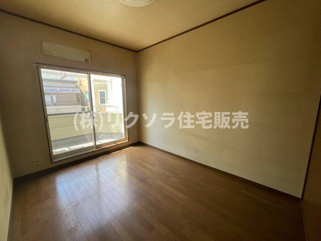 小路町　中古一戸建ての寝室|洋室6.0帖
■物件内覧・資金計画相談・住宅ローン相談、リフォーム相談、お問合せ受付中■
※当日・翌日のご内覧、ご相談はお電話でのお問合せがスムーズです！