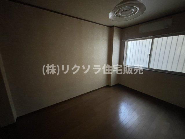 小路町　中古一戸建ての内装|洋室5.5帖
■物件内覧・資金計画相談・住宅ローン相談、リフォーム相談、お問合せ受付中■
※当日・翌日のご内覧、ご相談はお電話でのお問合せがスムーズです！
