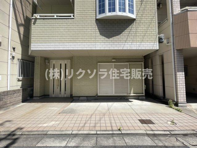 小路町　中古一戸建ての駐車場|1台駐車可能
■物件内覧・資金計画相談・住宅ローン相談、リフォーム相談、お問合せ受付中■
※当日・翌日のご内覧、ご相談はお電話でのお問合せがスムーズです！