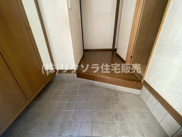 小路町　中古一戸建ての内装|玄関内部
■物件内覧・資金計画相談・住宅ローン相談、リフォーム相談、お問合せ受付中■
※当日・翌日のご内覧、ご相談はお電話でのお問合せがスムーズです！