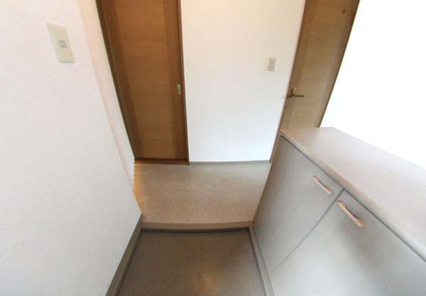 ピーチハイツ上町の玄関|シンプルで使いやすい玄関です