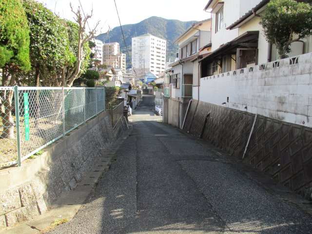 稲積一丁目2番6号（C-14）の前面道路含む現地写真