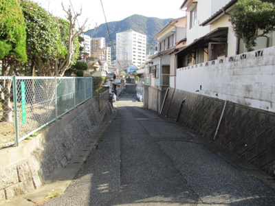 【前面道路含む現地写真】 | 稲積一丁目2番6号（C-14）