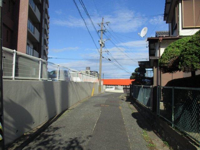稲積一丁目2番6号（C-14）の前面道路含む現地写真