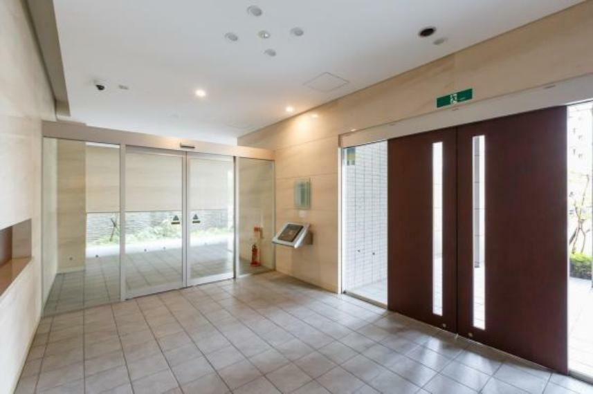 サーパス門真南駅前のエントランス|エントランス
■物件内覧・資金計画相談・住宅ローン相談、リフォーム相談、お問合せ受付中■
※当日・翌日のご内覧、ご相談はお電話でのお問合せがスムーズです！