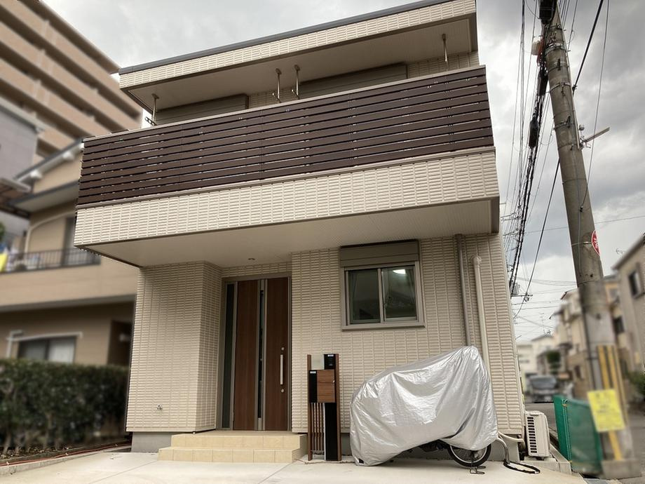 南中振２丁目　中古一戸建ての外観|新しい生活にいかがでしょうか？外観はお住まいの顔になります。こだわりたいポイントですね。外壁塗装や屋根塗装のご相談も承っております。
■現地内覧・資金計画相談・住宅ローン相談もお問合せ受付中■