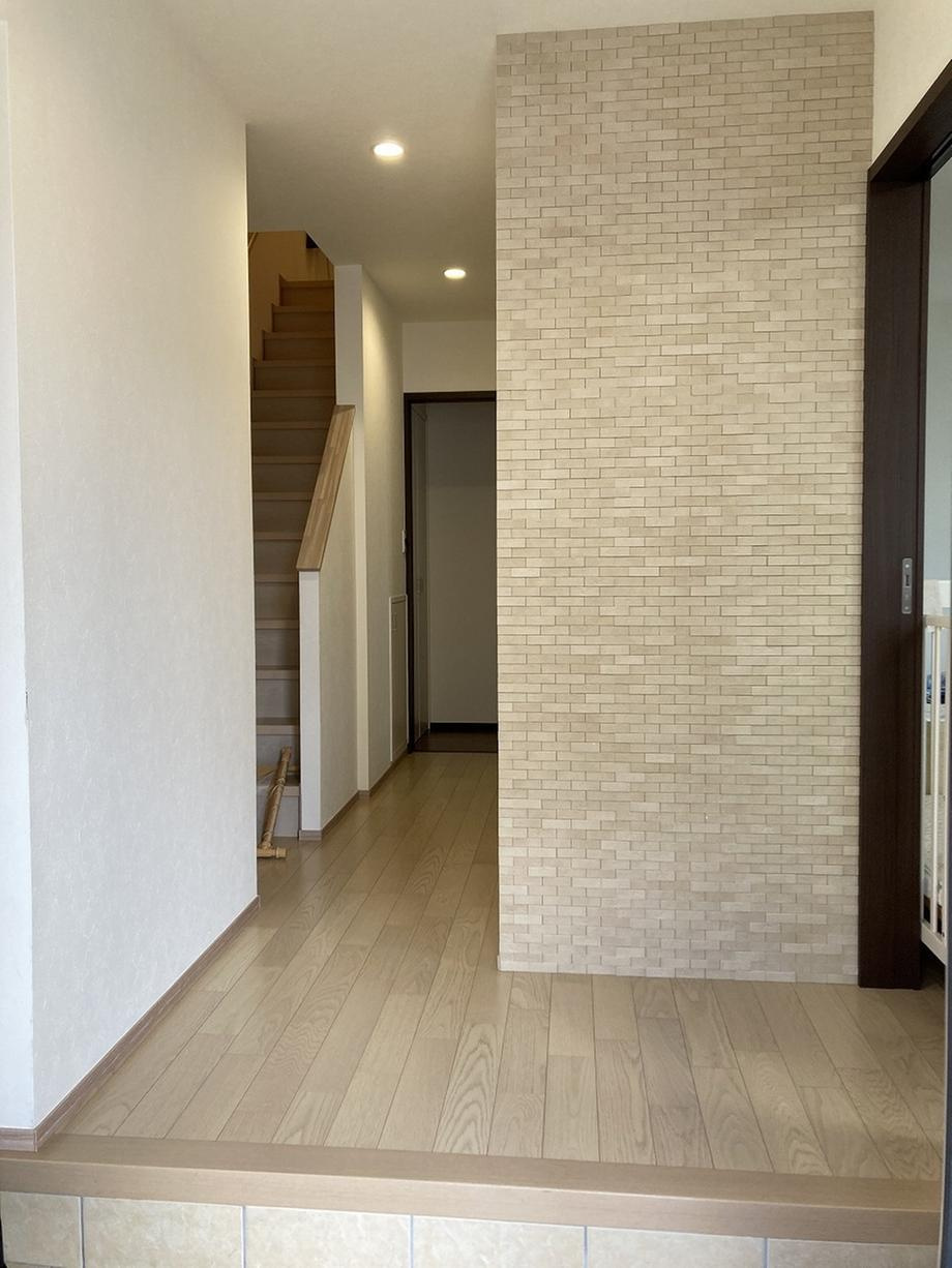 南中振２丁目　中古一戸建ての玄関|玄関　収納豊富
■物件内覧・資金計画相談・住宅ローン相談、リフォーム相談、お問合せ受付中■
※当日・翌日のご内覧、ご相談はお電話でのお問合せがスムーズです！