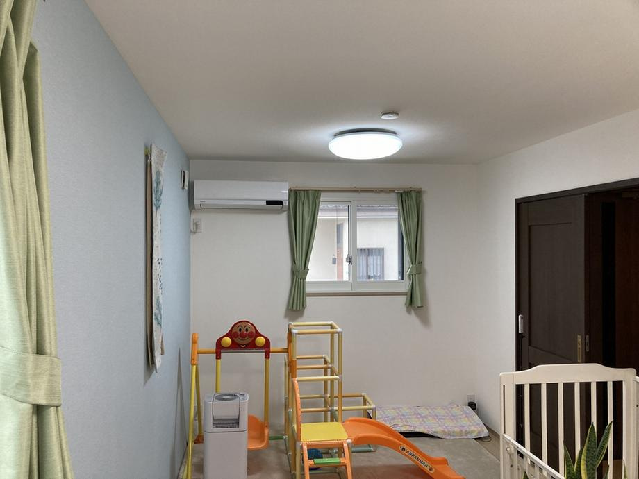 南中振２丁目　中古一戸建ての洋室|洋室11.0帖
■物件内覧・資金計画相談・住宅ローン相談、リフォーム相談、お問合せ受付中■
※当日・翌日のご内覧、ご相談はお電話でのお問合せがスムーズです！