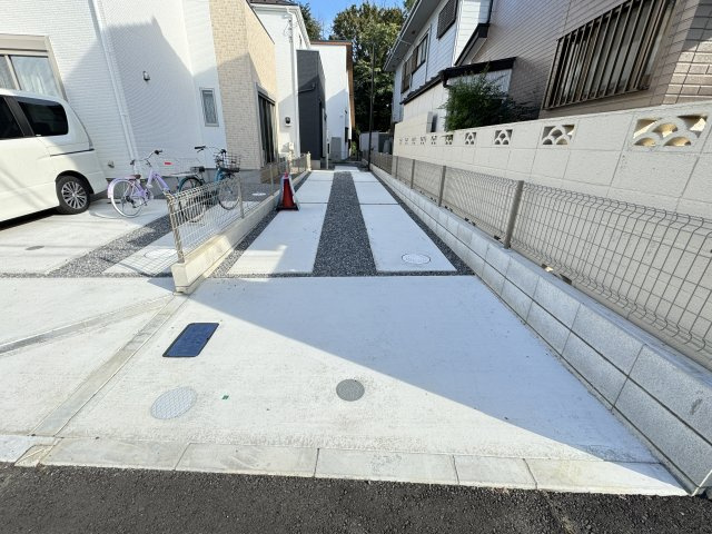 松戸市八ケ崎５丁目新築戸建【高木小学校：8分】の駐車場|2号棟駐車スペース・縦列２台駐車可