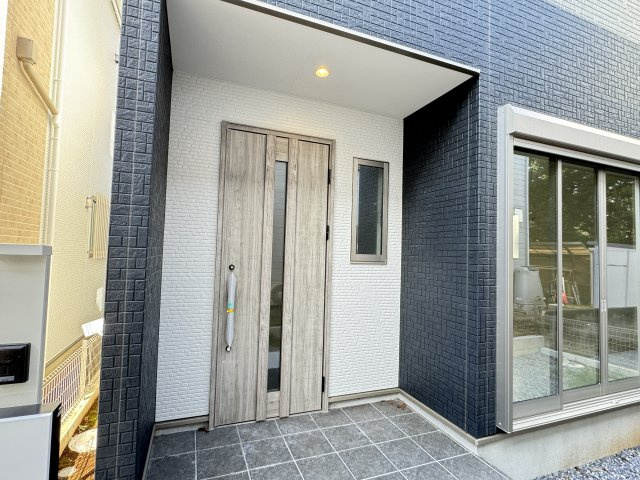 松戸市八ケ崎５丁目新築戸建【高木小学校：8分】のエントランス|エントランス・玄関ポーチ
