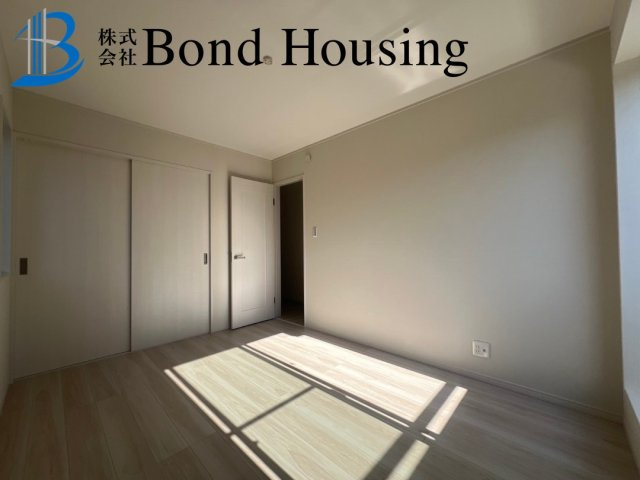 小中学校近くで便利　つつじが丘6丁目2区画　B号棟の洋室