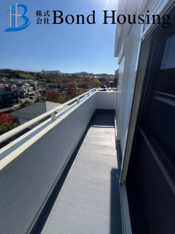 小中学校近くで便利　つつじが丘6丁目2区画　B号棟のバルコニー
