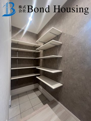 小中学校近くで便利　つつじが丘6丁目2区画　B号棟の収納