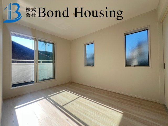 小中学校近くで便利　つつじが丘6丁目2区画　B号棟の洋室