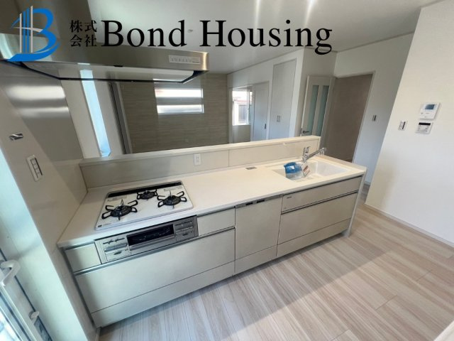 小中学校近くで便利　つつじが丘6丁目2区画　B号棟のキッチン