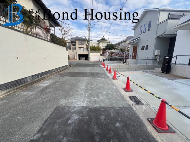 小中学校近くで便利　つつじが丘6丁目2区画　B号棟の駐車場