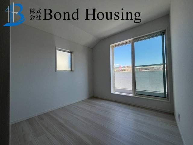 小中学校近くで便利　つつじが丘6丁目2区画　B号棟の洋室