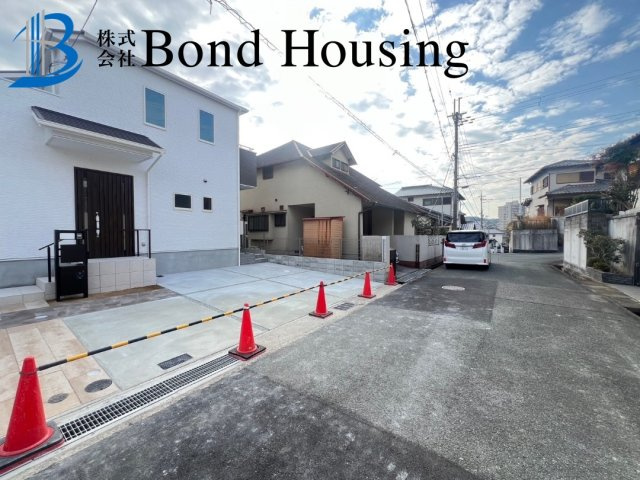 小中学校近くで便利　つつじが丘6丁目2区画　B号棟の駐車場