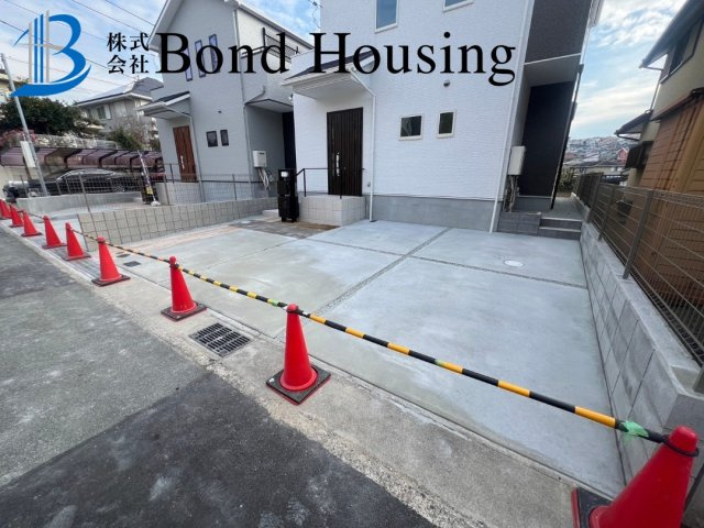 小中学校近くで便利　つつじが丘6丁目2区画　B号棟の駐車場