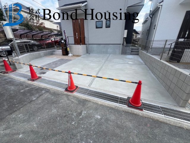 上級グレード建売住宅　つつじが丘6丁目2区画　A号棟の駐車場