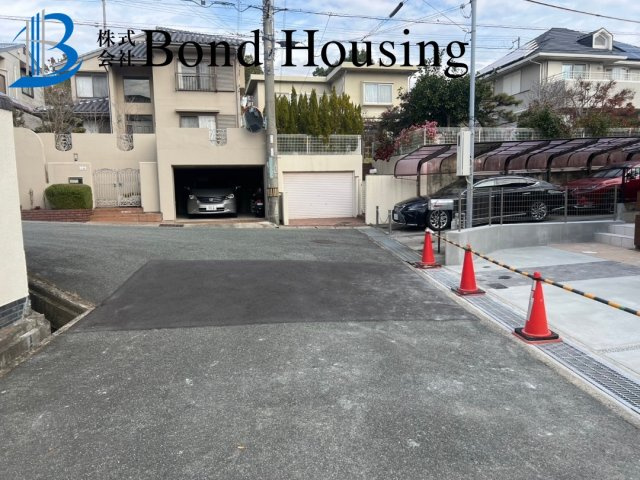 上級グレード建売住宅　つつじが丘6丁目2区画　A号棟の駐車場
