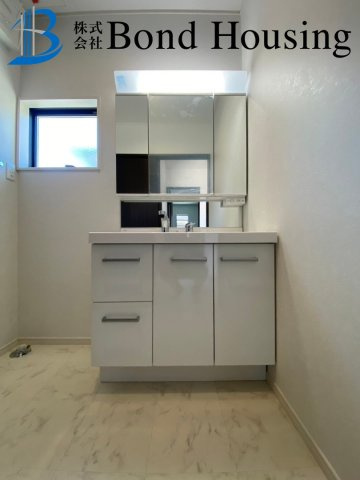 上級グレード建売住宅　つつじが丘6丁目2区画　A号棟の独立洗面台