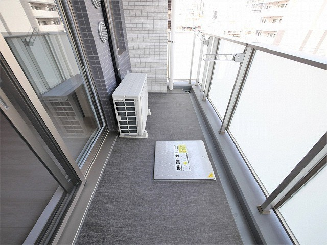 Quintet NAMBA(旧:レジュールアッシュNAMBA)のバルコニー
