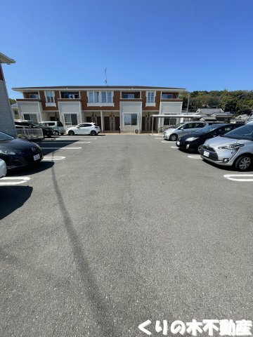 【駐車場】 | ポルト・クレアⅡ | 駐車スペースもあります