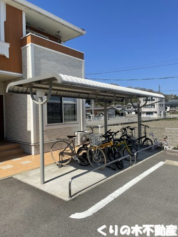 【その他共用部分】 | ポルト・クレアⅡ | 駐輪場があります