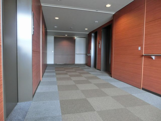 なんばグランドマスターズタワーのロビー