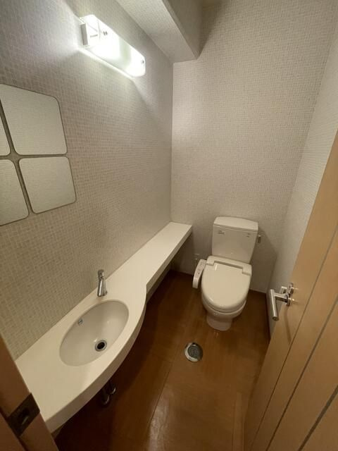 オパールマンション　１Ｆテナントのトイレ