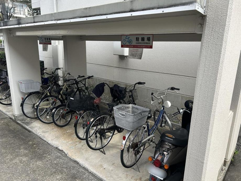 住道駅前住宅17号棟の駐輪場|自転車置き場
■物件内覧・資金計画相談・住宅ローン相談、リフォーム相談、お問合せ受付中■
※当日・翌日のご内覧、ご相談はお電話でのお問合せがスムーズです！