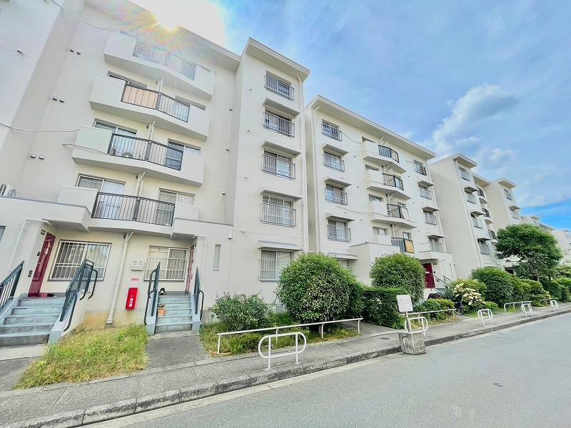 住道駅前住宅17号棟の外観|新しい生活にいかがでしょうか？外観はお住まいの顔になります。こだわりたいポイントですね。水回りリフォームやリノベーションも承ってます。
■現地見学・資金計画相談・住宅ローン相談もお問合せ受付中■