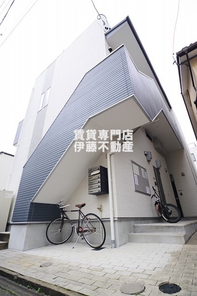 Ampio reale庄内通の外観