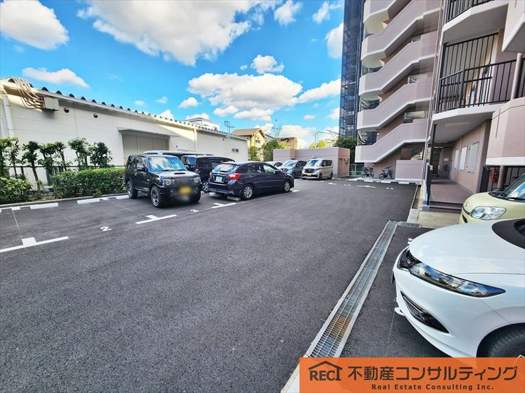 コスモ灘・公園通りA棟の駐車場