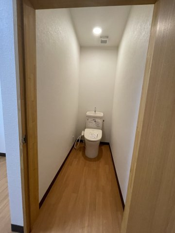 原村リノベーション住宅のその他|1階トイレ
