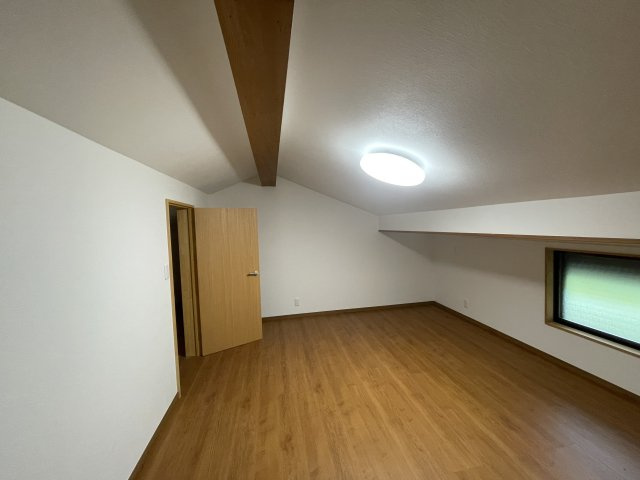 原村リノベーション住宅の洋室|南側洋室