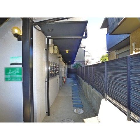 エリール中山のエントランス