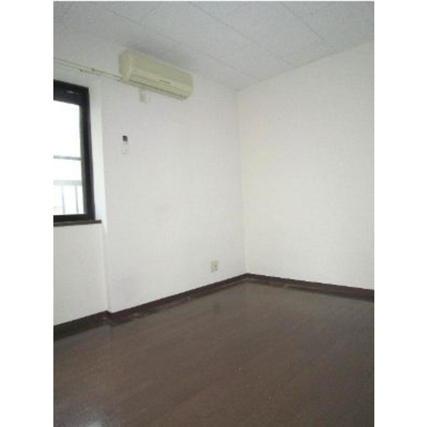 エリール中山の居間・リビング