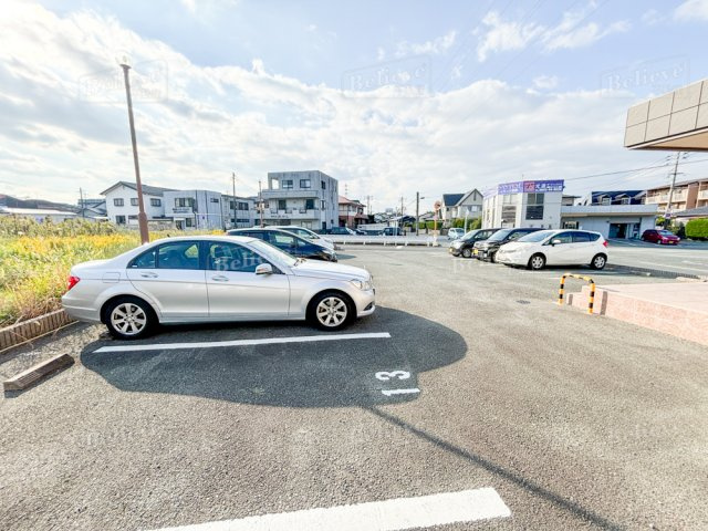 グリーンキャッスルの駐車場|駐車スペースもあります☆