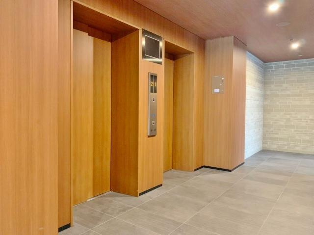 ザ・レジデンス大阪住道のその他共用部分|エレベーター2基
■物件内覧・資金計画相談・住宅ローン相談、リフォーム相談、お問合せ受付中■
※当日・翌日のご内覧、ご相談はお電話でのお問合せがスムーズです！