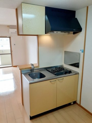 ラ　フローラのキッチン|2口コンロ付のシステムキッチンです♪