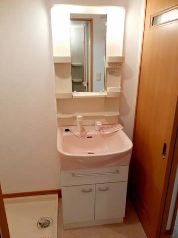 ラ　フローラの洗面所|明るい洗面所です★