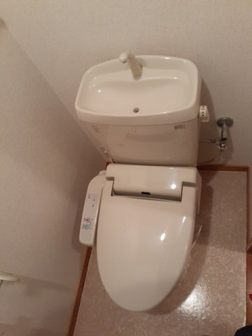 ラ　フローラのトイレ|嬉しい温水洗浄便座付き♪