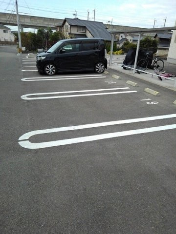 フランフランサクラＢ棟の駐車場|駐車スペースもあります☆