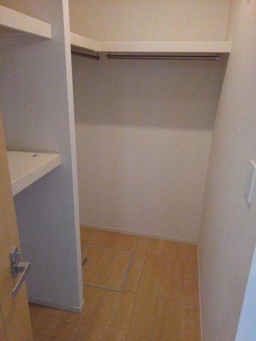 フランフランサクラＢ棟の収納|ウォークスルークローゼットなので収納豊富です☆